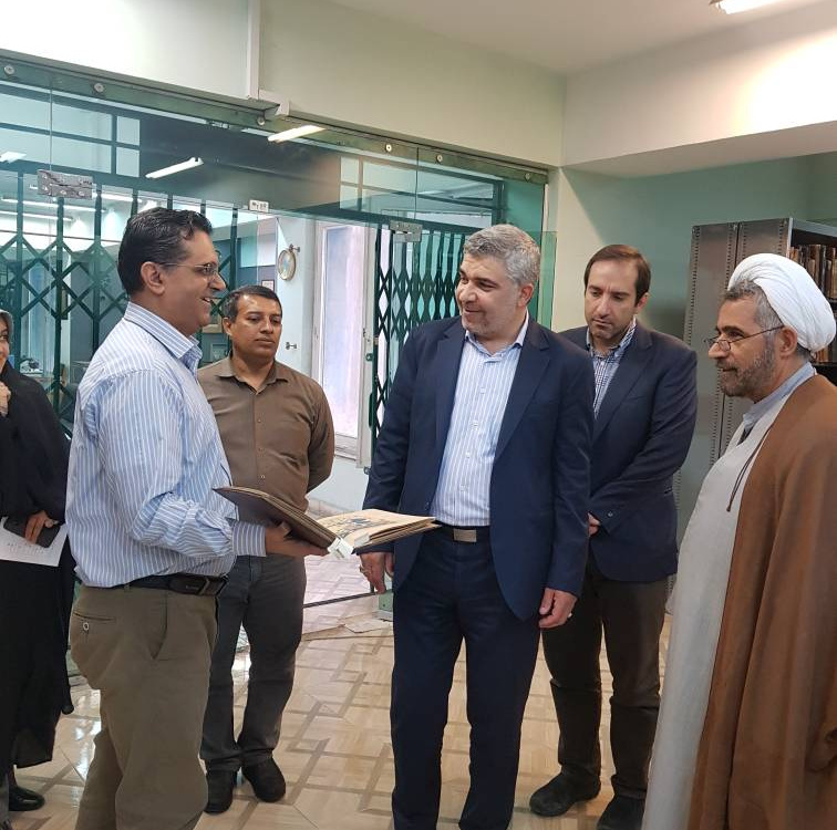 نشست مشترک کتابخانه مرکزی و معاونت فناوری‌های دیجیتالی با محوریت تحول دیجیتال و هوش مصنوعی
